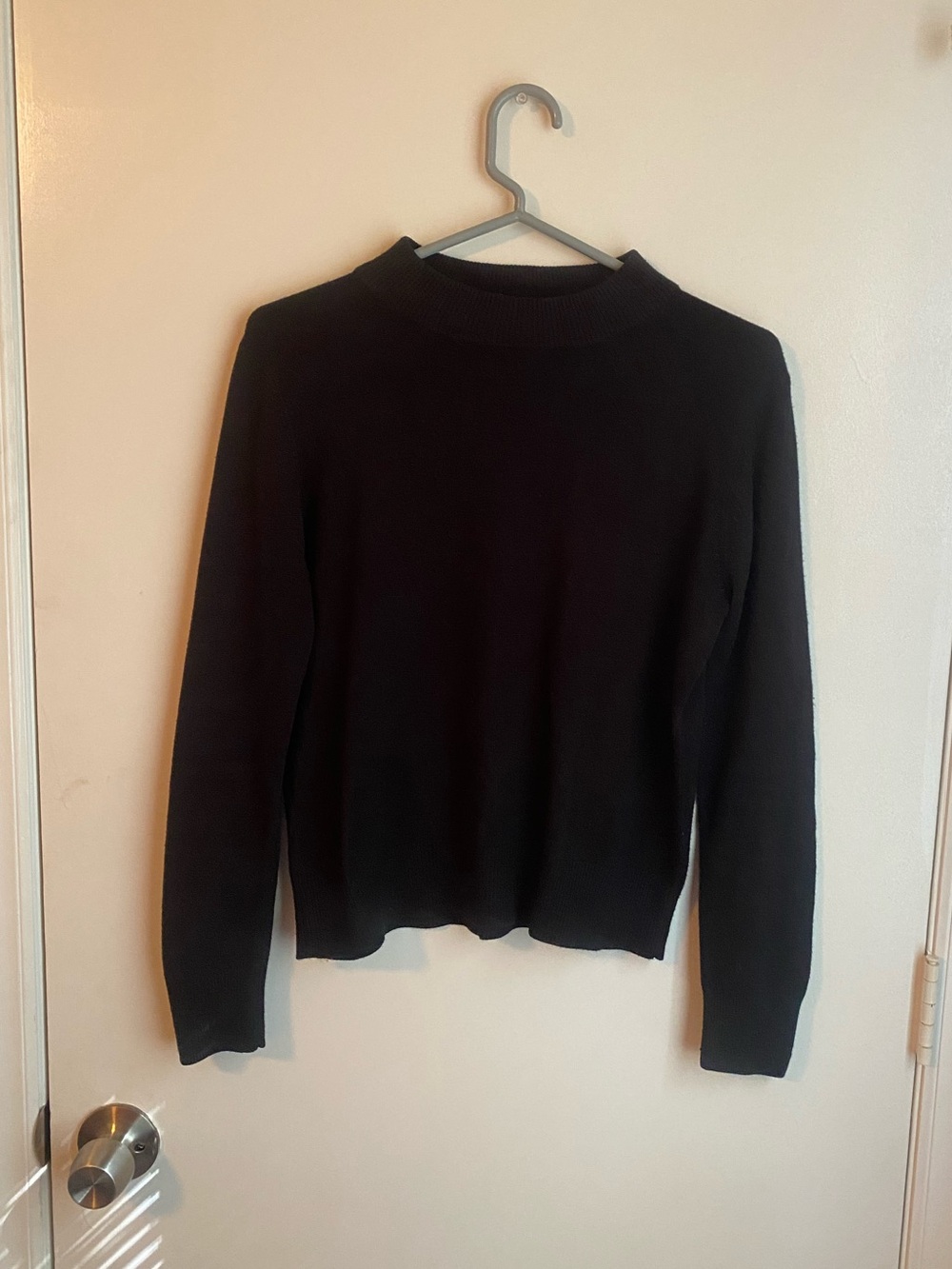 Vintage Y2K Solid Black Long Sleeve Lightweight Sweater